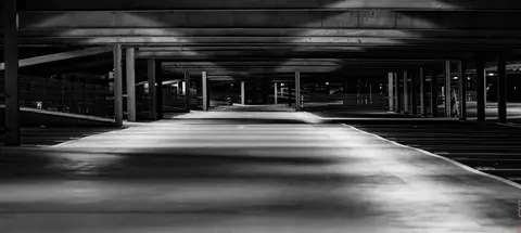 Parkhaus, früh morgens