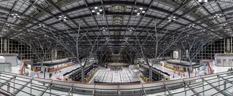 Terminal 1 – Nachtbetrieb (Flughafen Stuttgart, 13.03.2026 – 20:46)