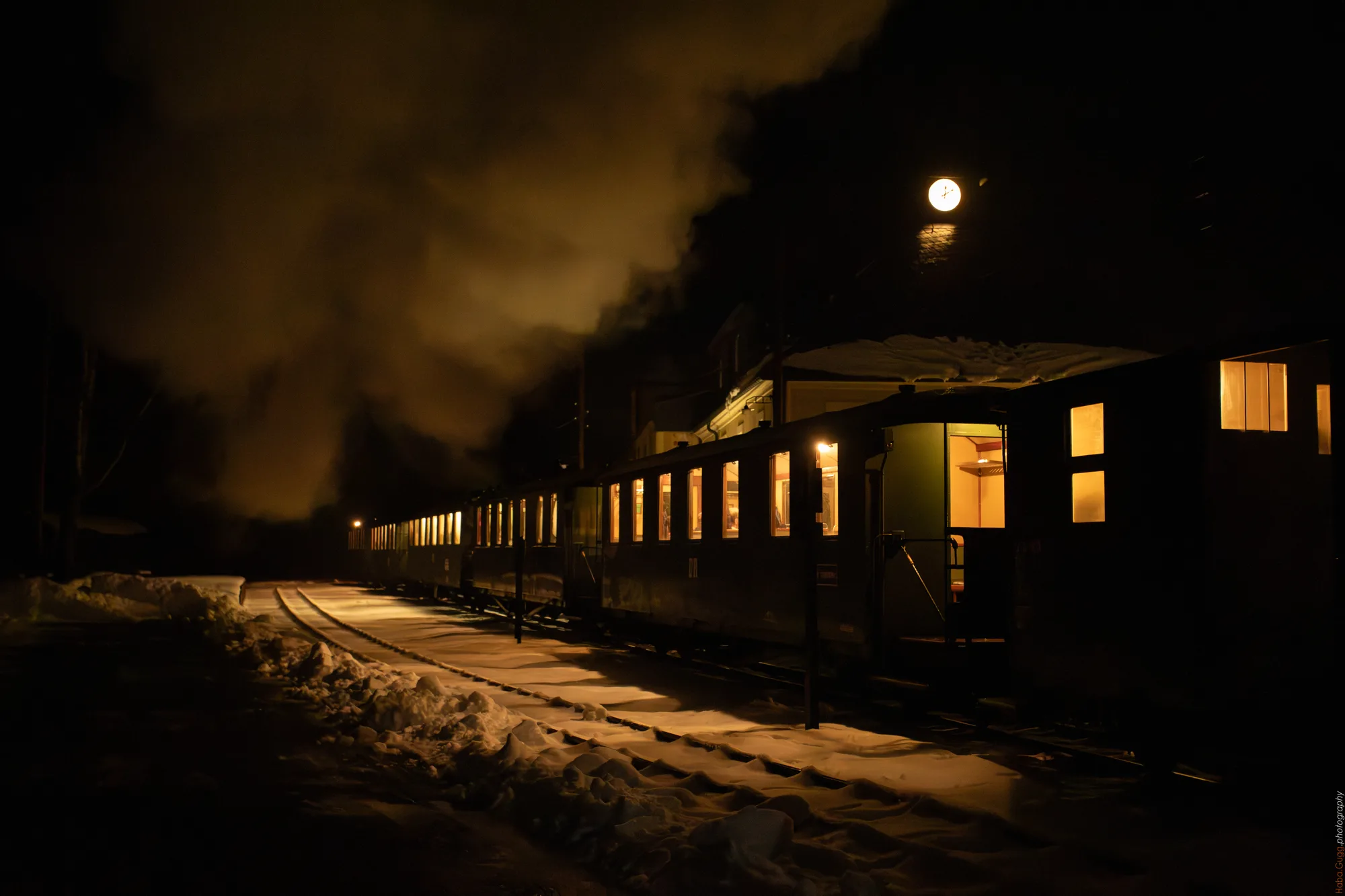 Warmes Licht, kaltes Gleis