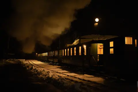 Warmes Licht, kaltes Gleis